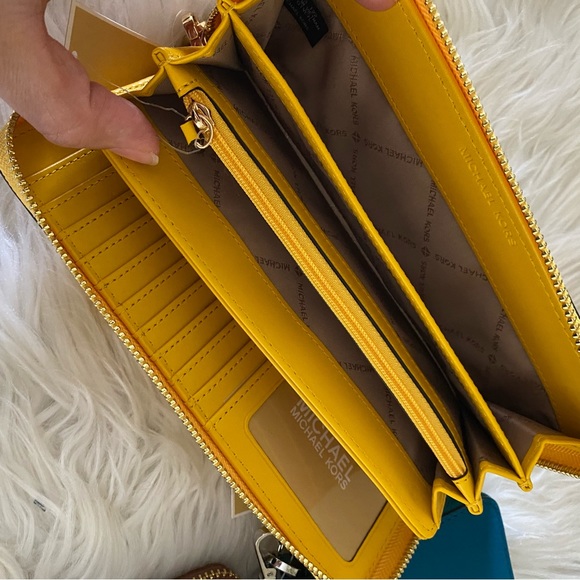 New Michael Kors jet set travel large continental wallet - Picture 13 of 16